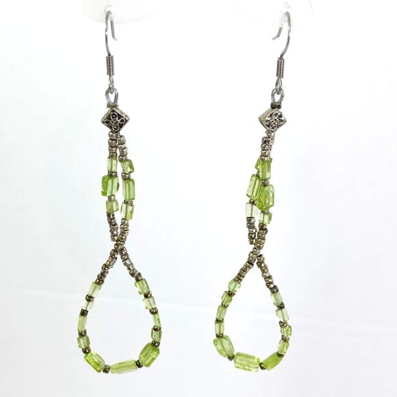 Peridot green glass dangle earrings, Rectangular glass beads, silver tone beads - Picture 4 of 4